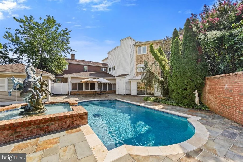Photo of 20340 SILVER LAKE DRIVE
