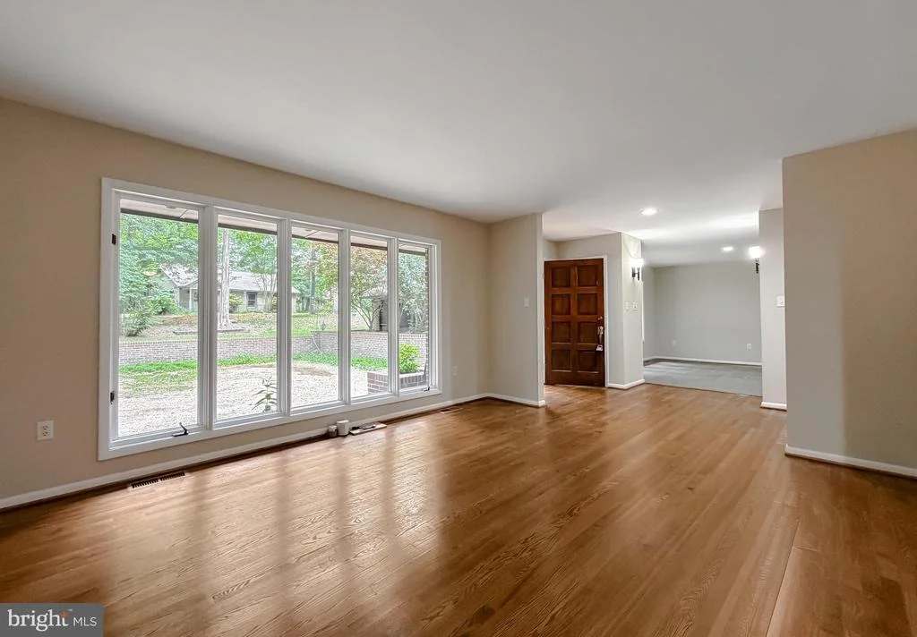 Photo of 8425 MAUSEN LANE