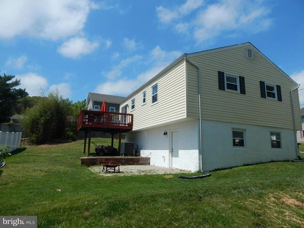 Photo of 107 PINEVIEW AVENUE