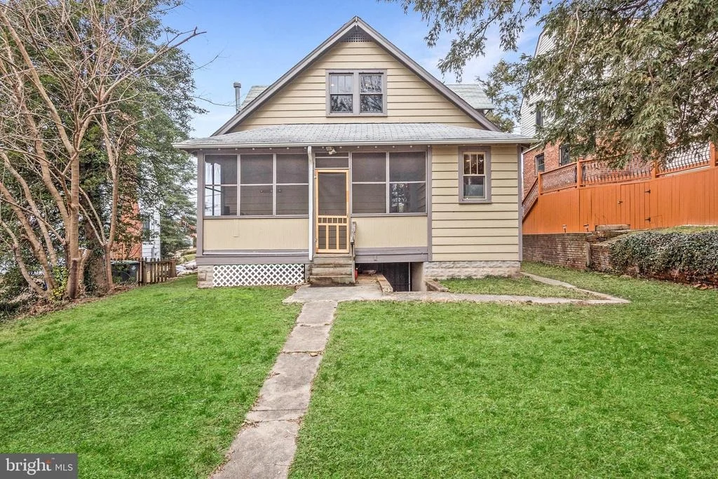 Photo of 232 TUCKERMAN STREET NW