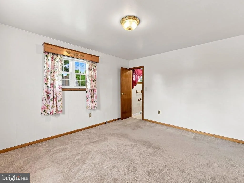 Photo of 17811 BURNSIDE AVENUE