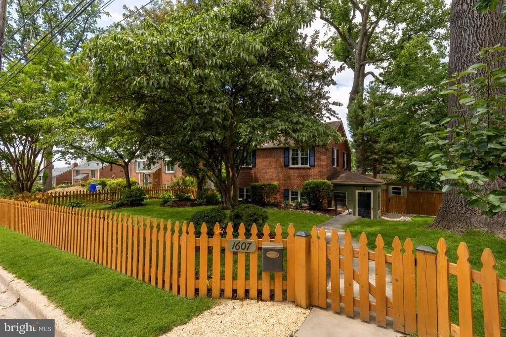 Photo of 1607 BALLARD STREET