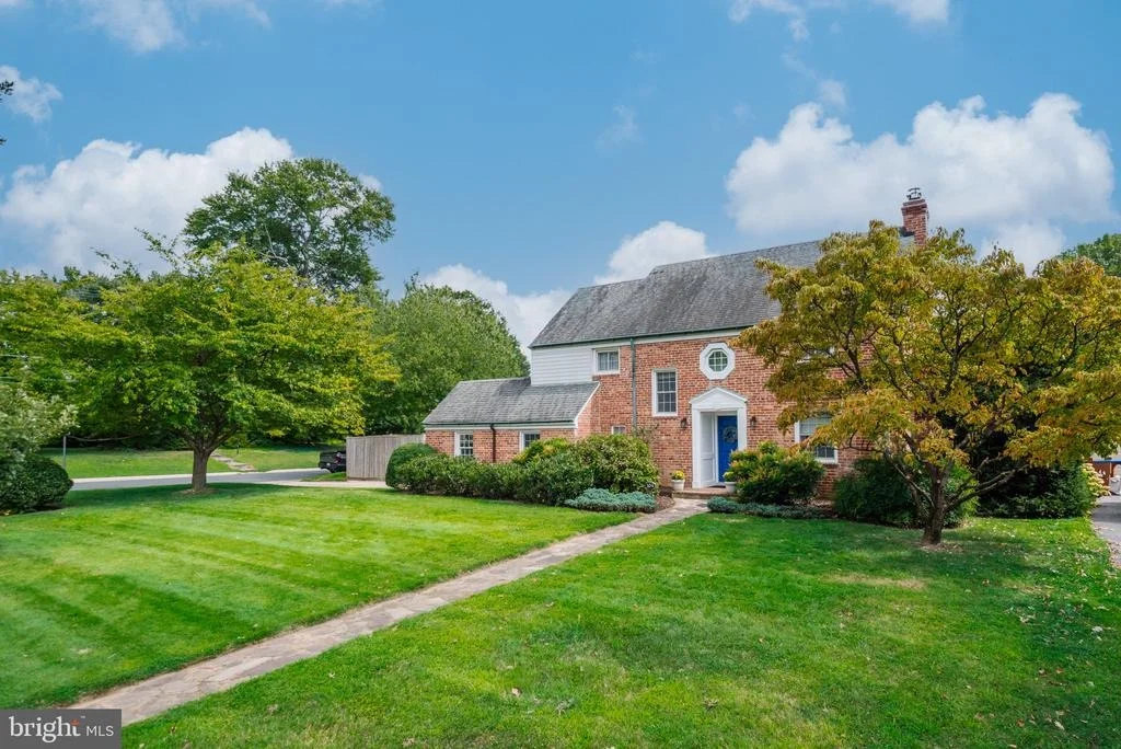 Photo of 104 WILLIAMSBURG DRIVE