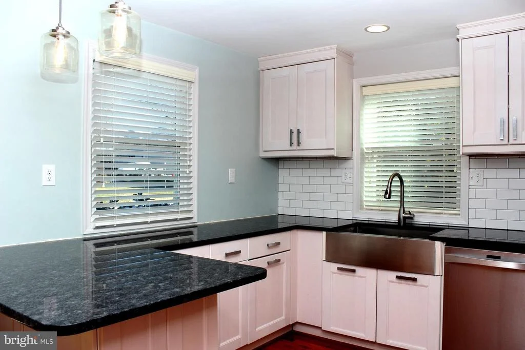 Photo of 719 MAPLETON ROAD