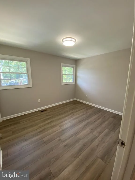 Photo of 6002 MIDDLETON LANE