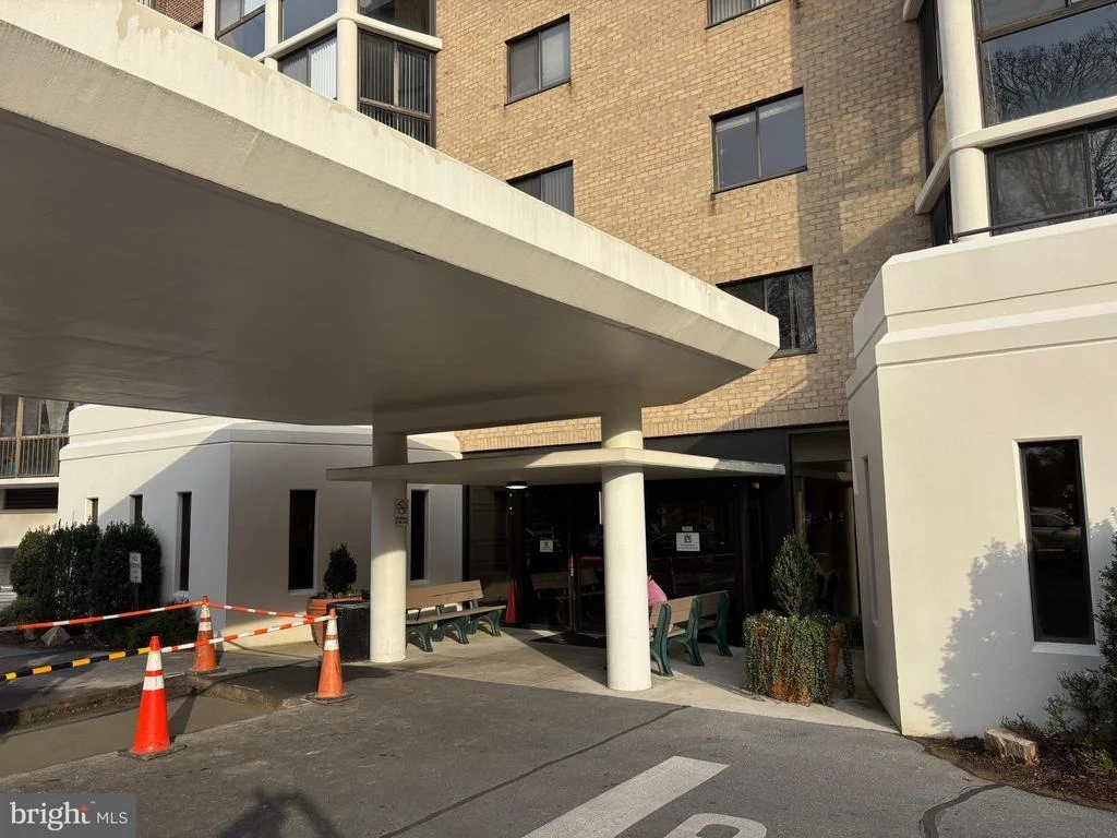 Photo of Unit 2702 at 15107 INTERLACHEN DRIVE