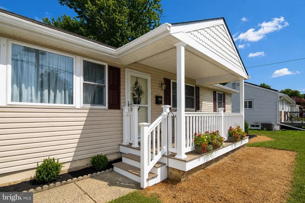 Photo of 611 JACKSON AVENUE
