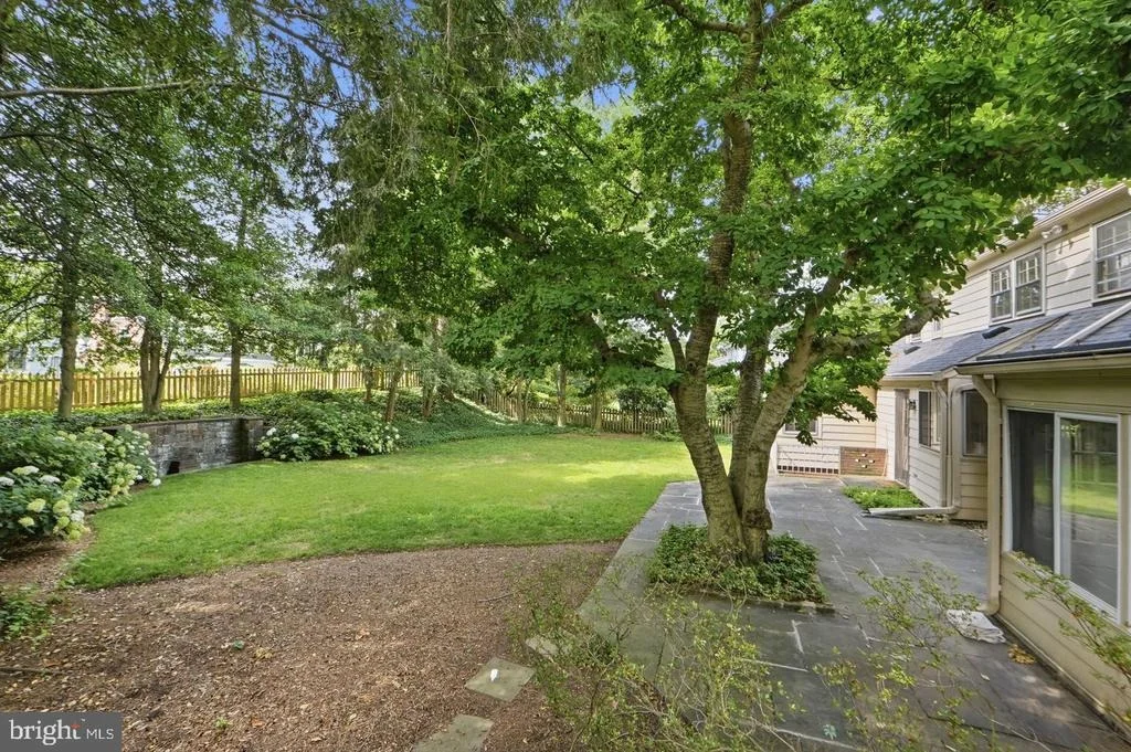 Photo of 5910 OVERLEA ROAD