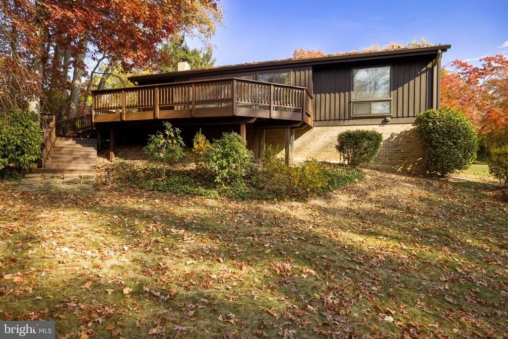 Photo of 8815 BURBANK ROAD