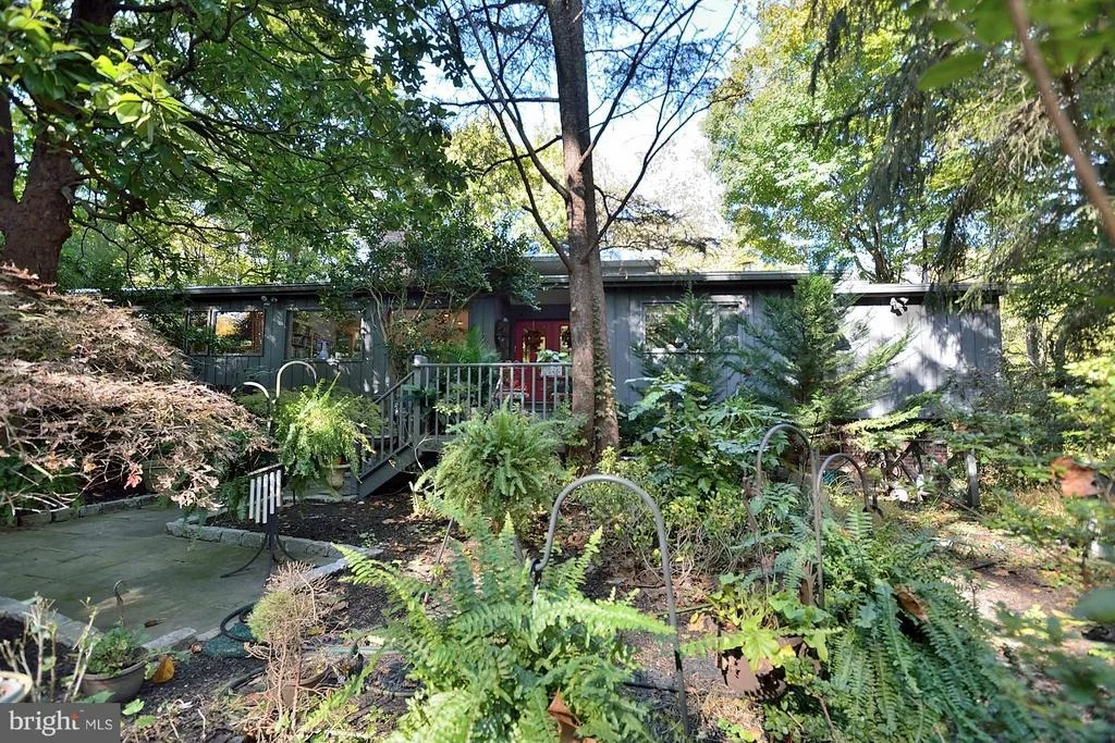 Photo of 4 BUTTONWOOD LANE
