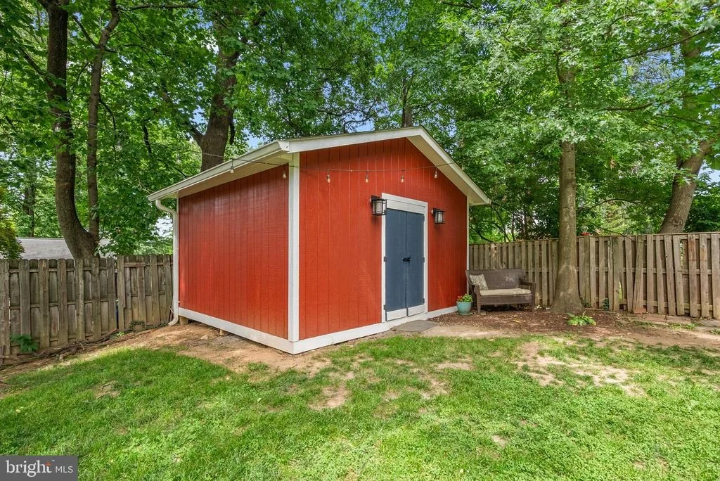 Photo of 1709 WHITE OAK DRIVE