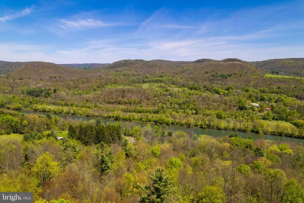 Photo of 007 STATE LINE ROAD