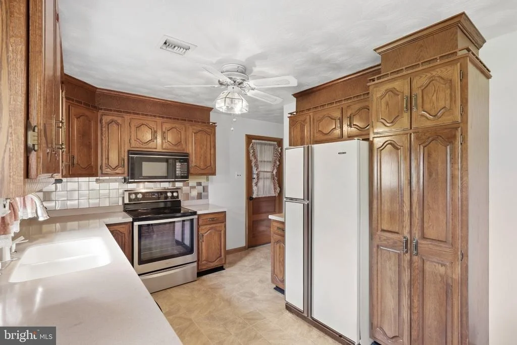 Photo of 5893 AMBAU ROAD