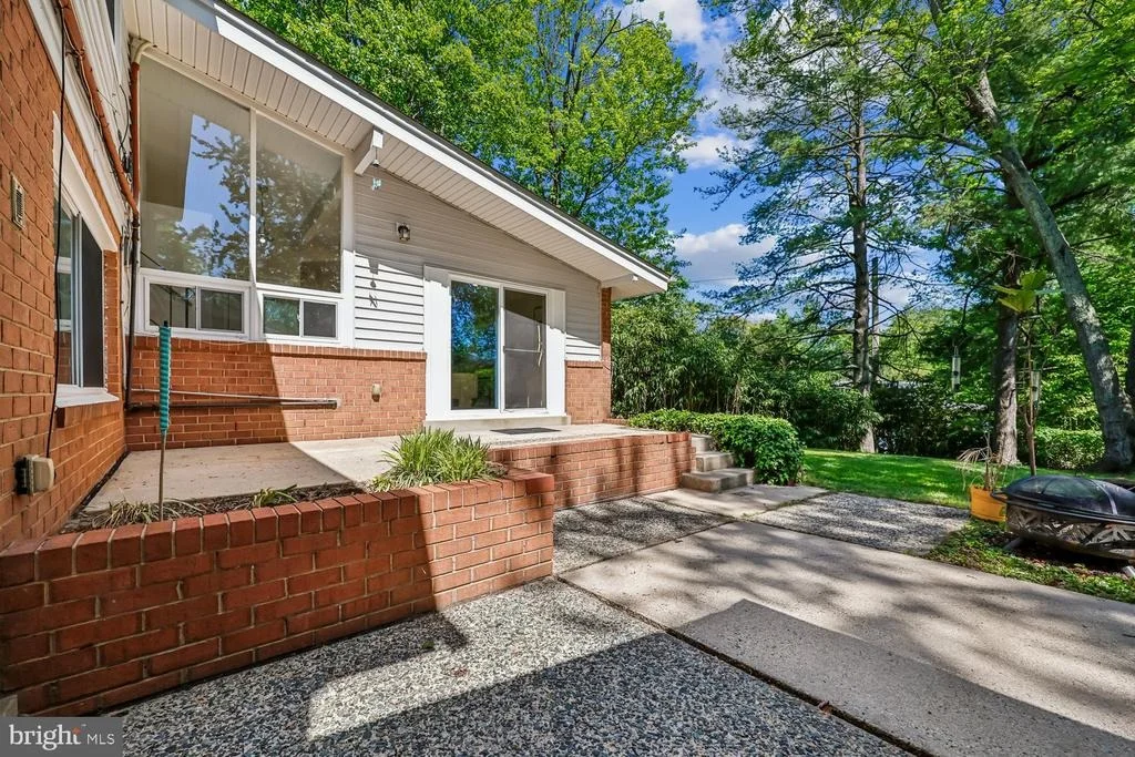 Photo of 300 GILSAN COURT