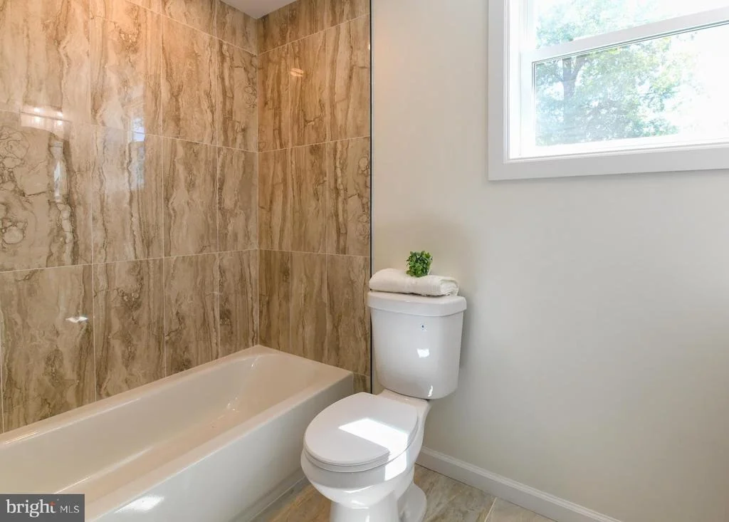 Photo of 341 LARCH AVENUE