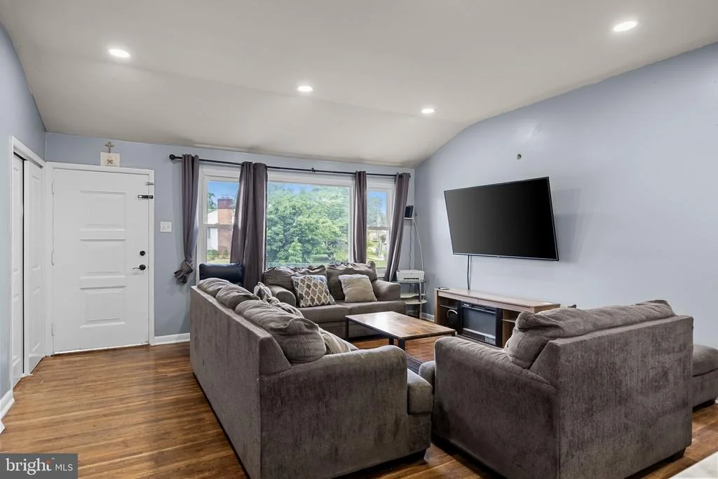 Photo of 200 HENDRICKSON