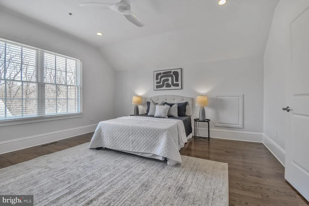 Photo of 1935 FOXVIEW CIRCLE NW