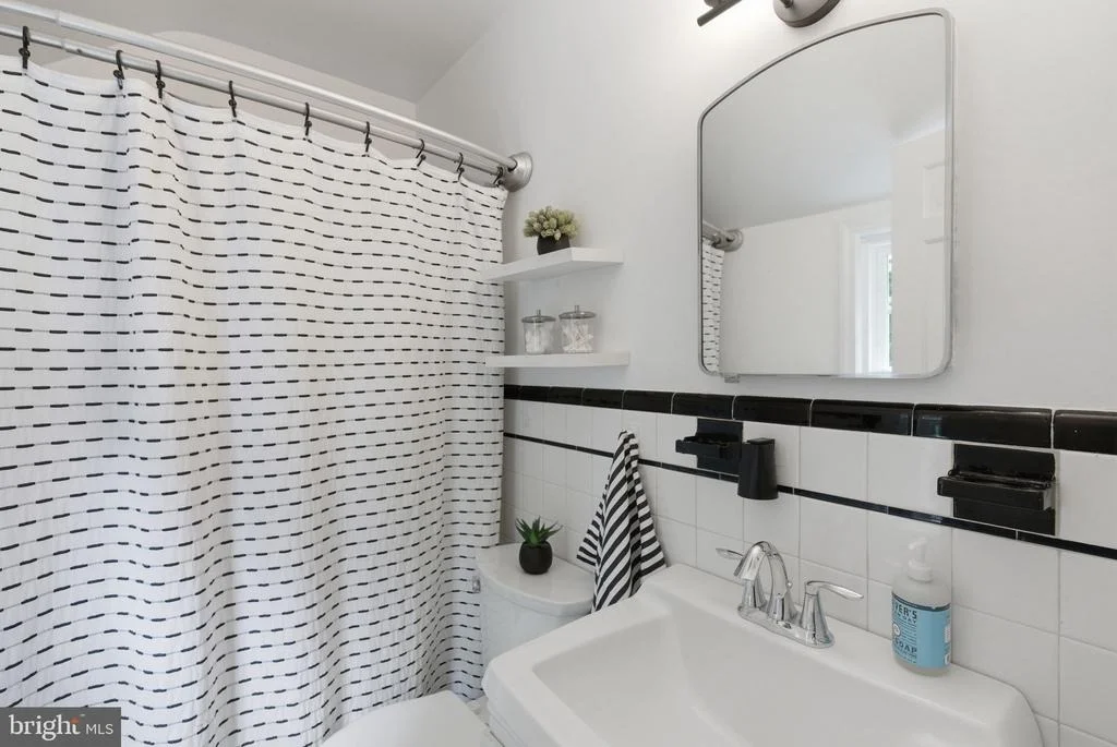 Photo of 1709 WHITE OAK DRIVE