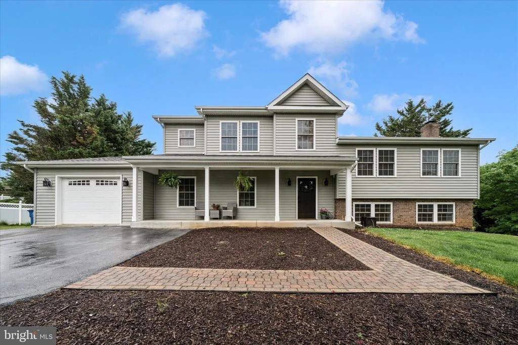 Photo of 24717 SHOWBARN CIRCLE