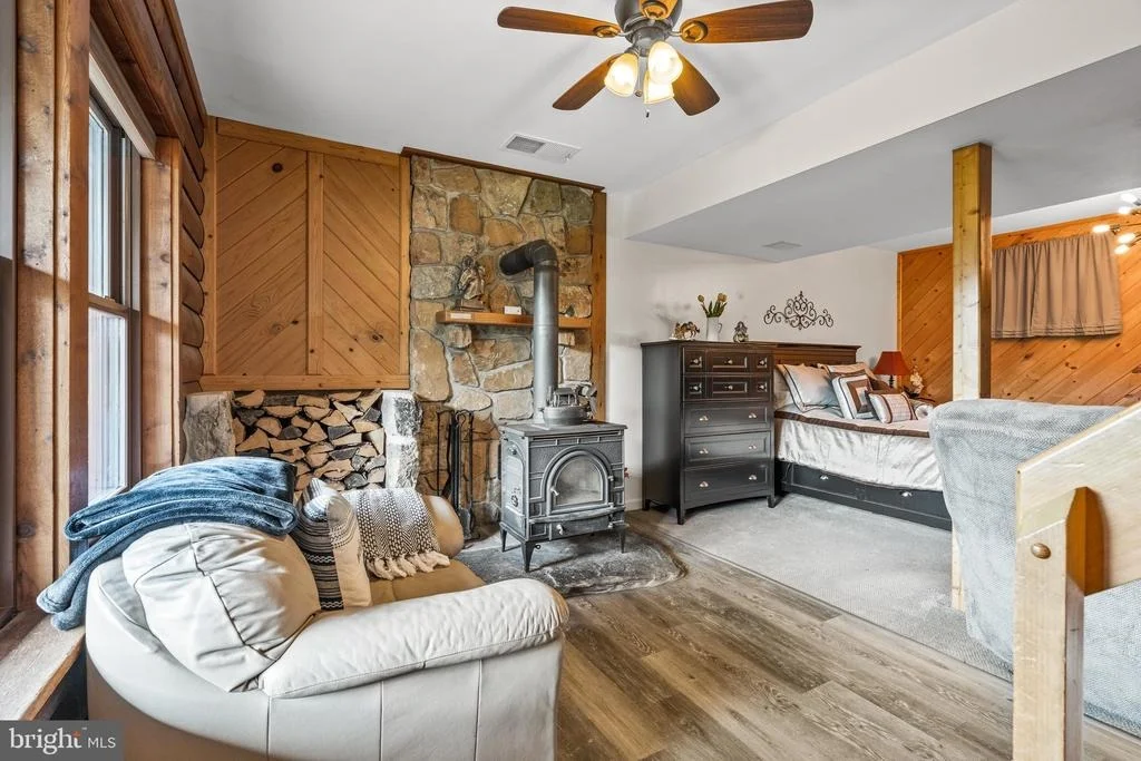 Photo of 9124 HAWBOTTOM ROAD