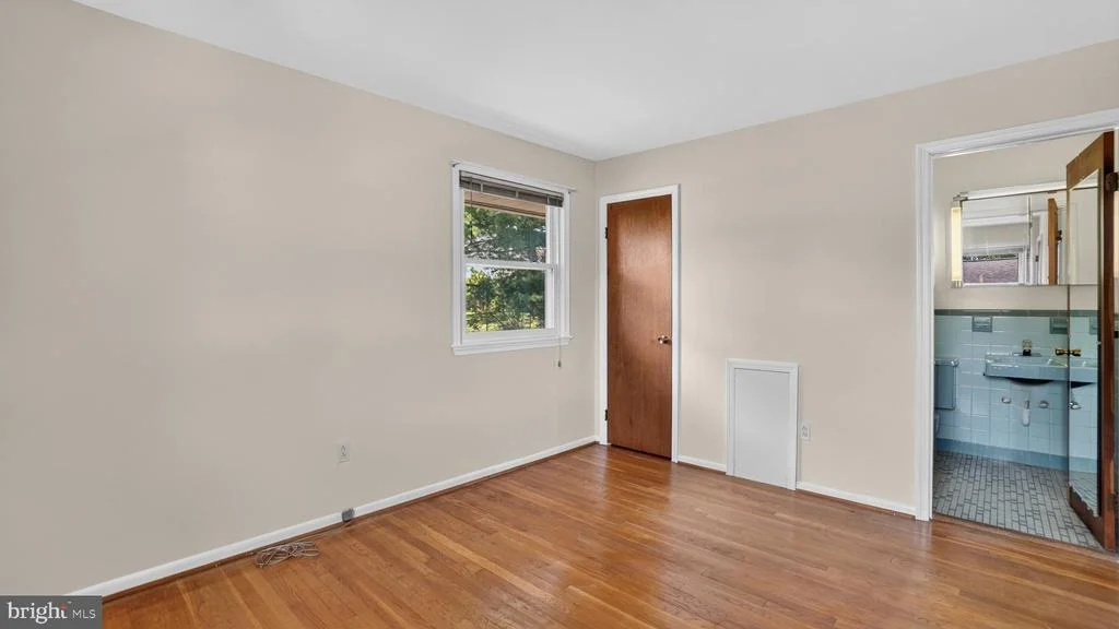 Photo of 3131 CASTLELEIGH ROAD