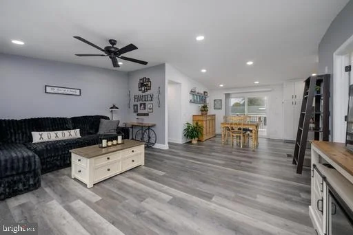 Photo of 401 MAPLEHURST COURT
