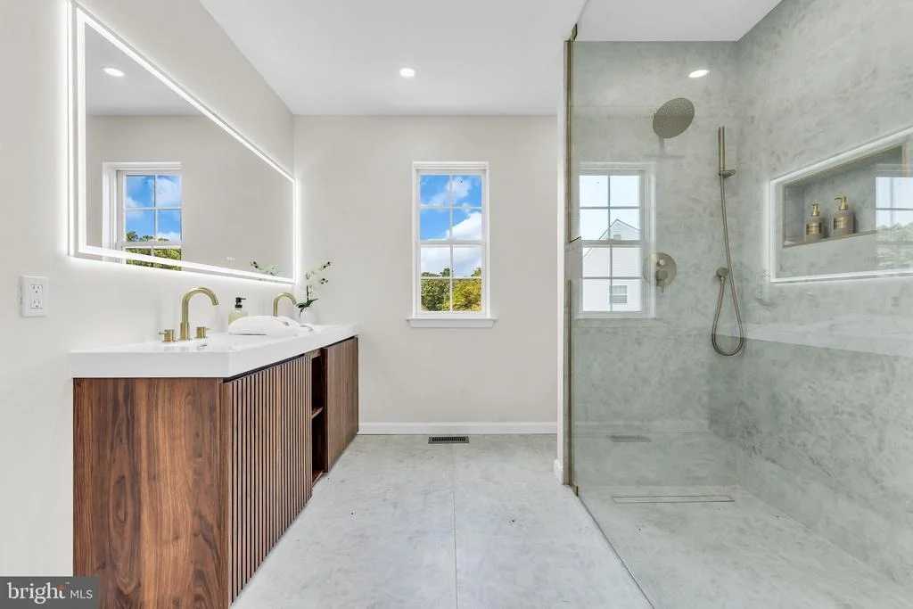 Photo of 1055 HUNTINGDON DRIVE