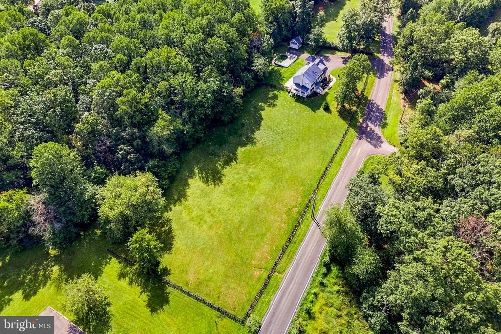 Photo of 7135 LEEDS MANOR ROAD