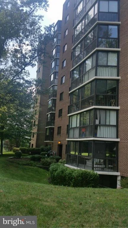 Photo of Unit 2816 at 15107 INTERLACHEN DRIVE