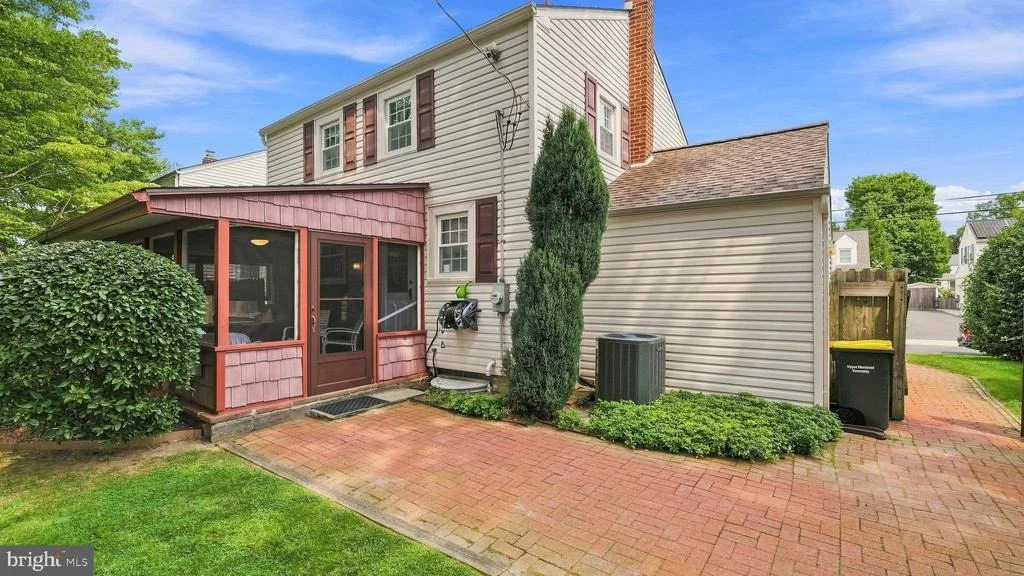 Photo of 424 EVANS AVENUE