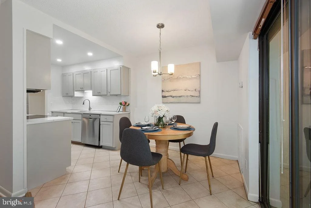 Photo of Unit 602B at 11600 STONEVIEW SQUARE