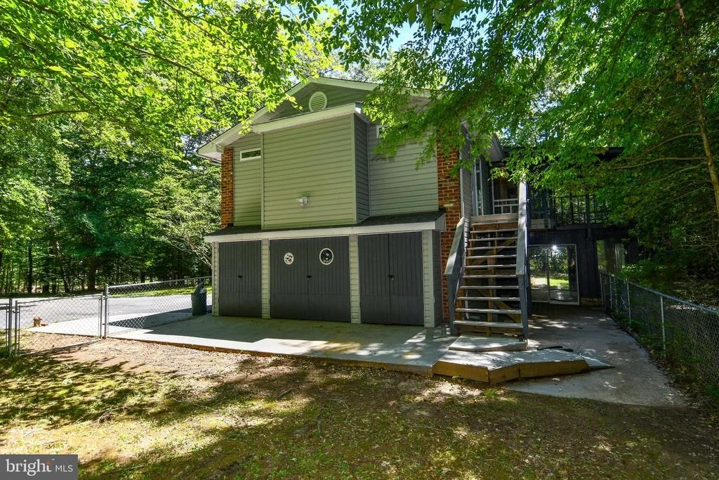 Photo of 8870 BROOK DRIVE