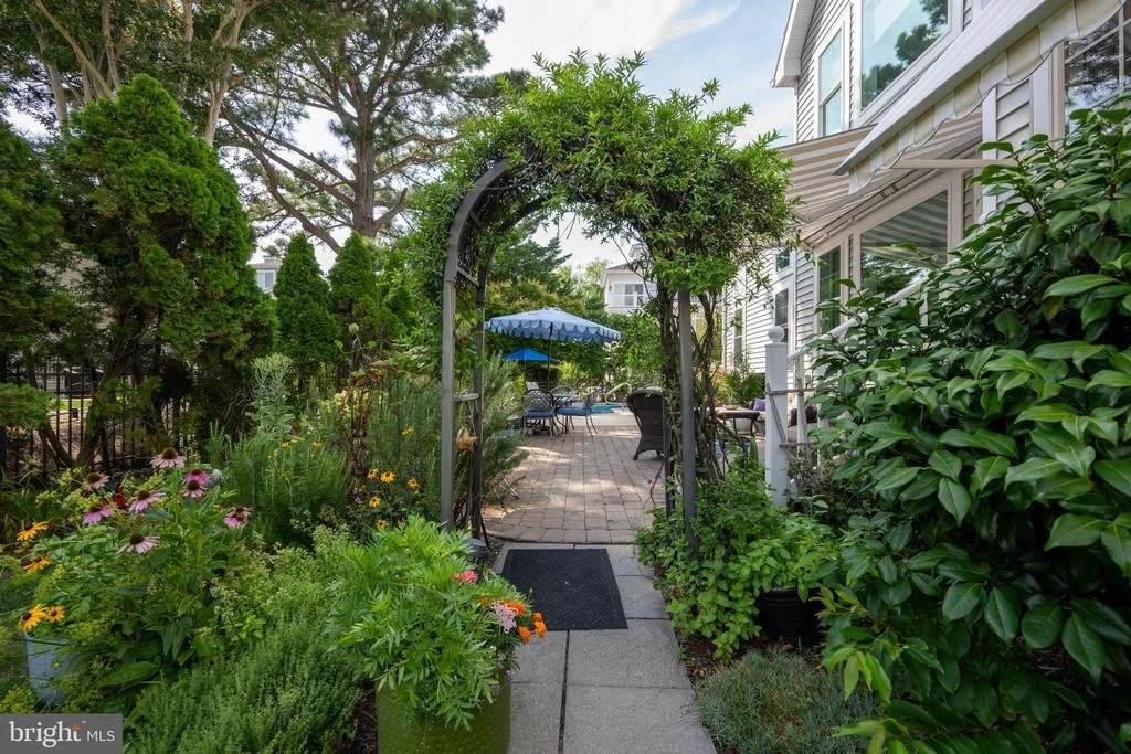 Photo of 123 WEST SIDE DRIVE