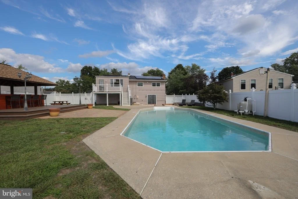 Photo of 787 LANCING ROAD