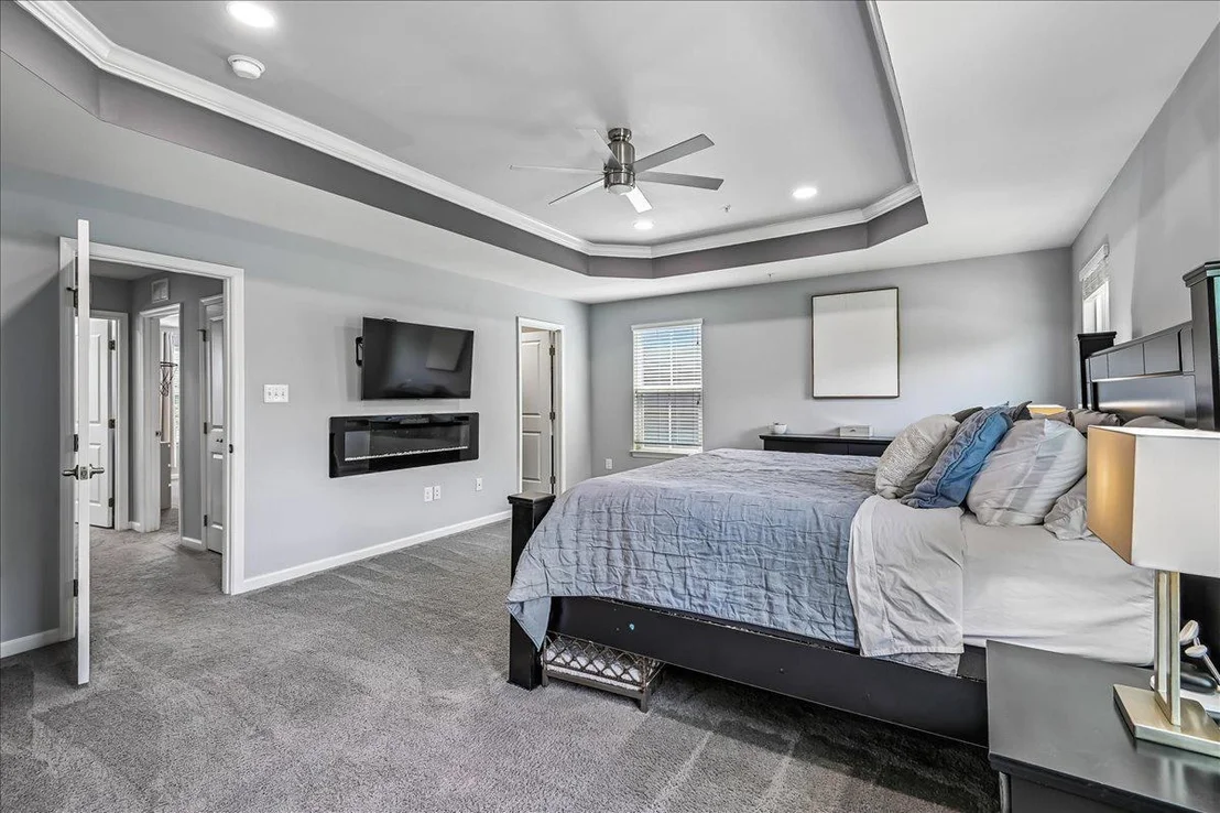 Photo of 8124 MEADOWGATE CIRCLE