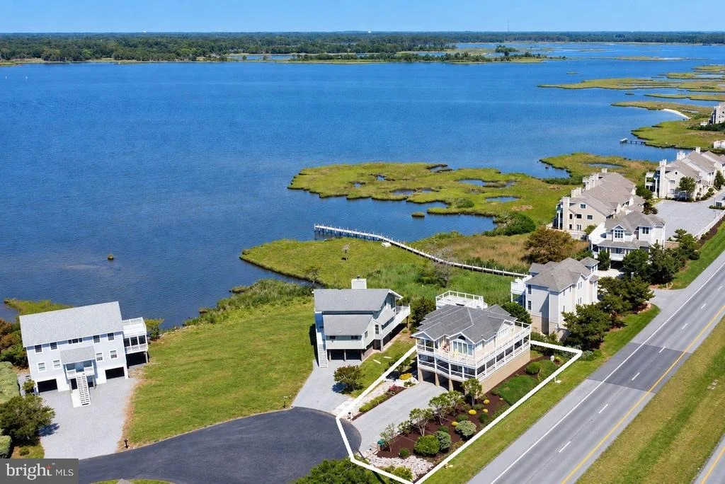 Photo of 36764 BAYSIDE DRIVE