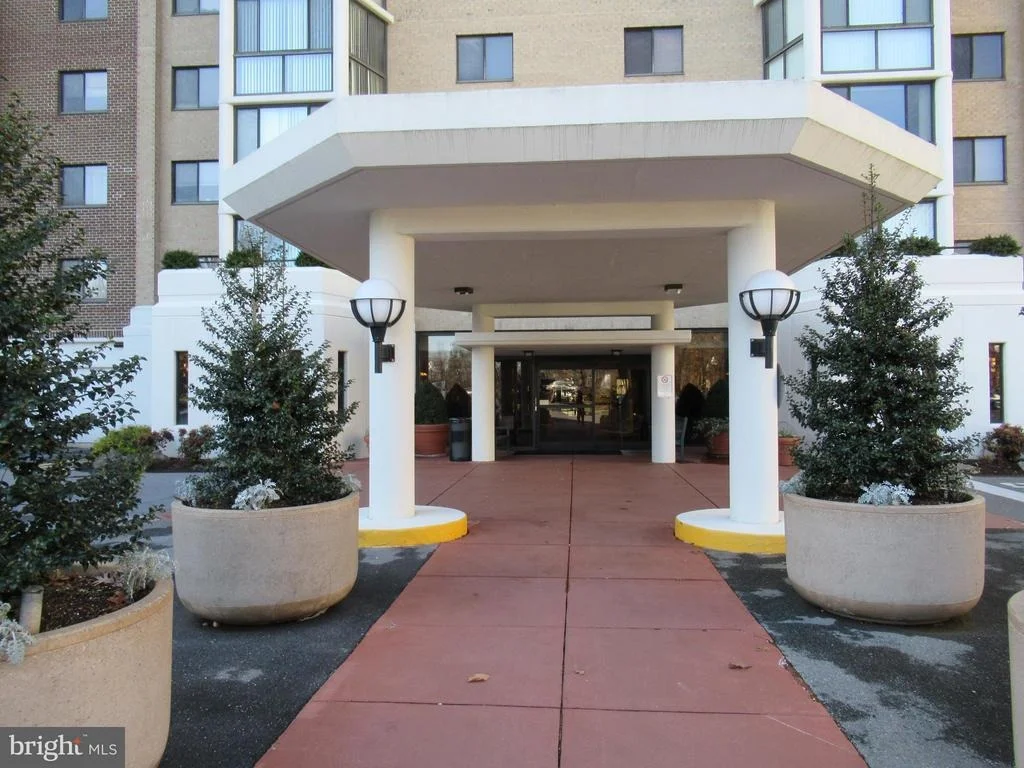 Photo of Unit 3821 at 15115 INTERLACHEN DRIVE
