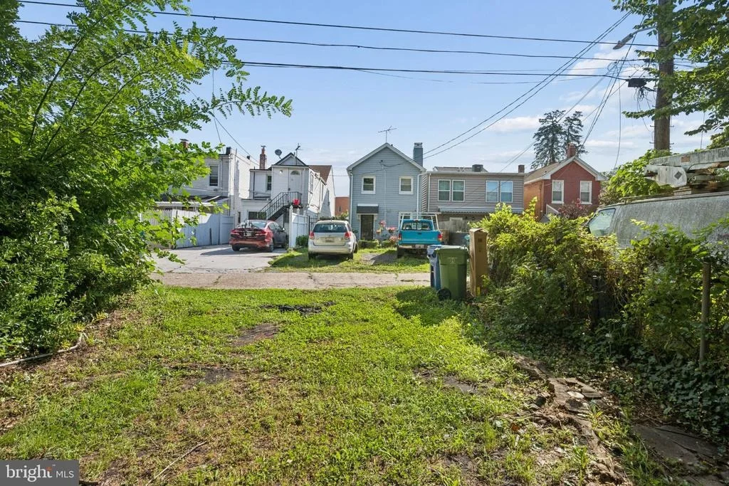 Photo of 3355 FALLS ROAD