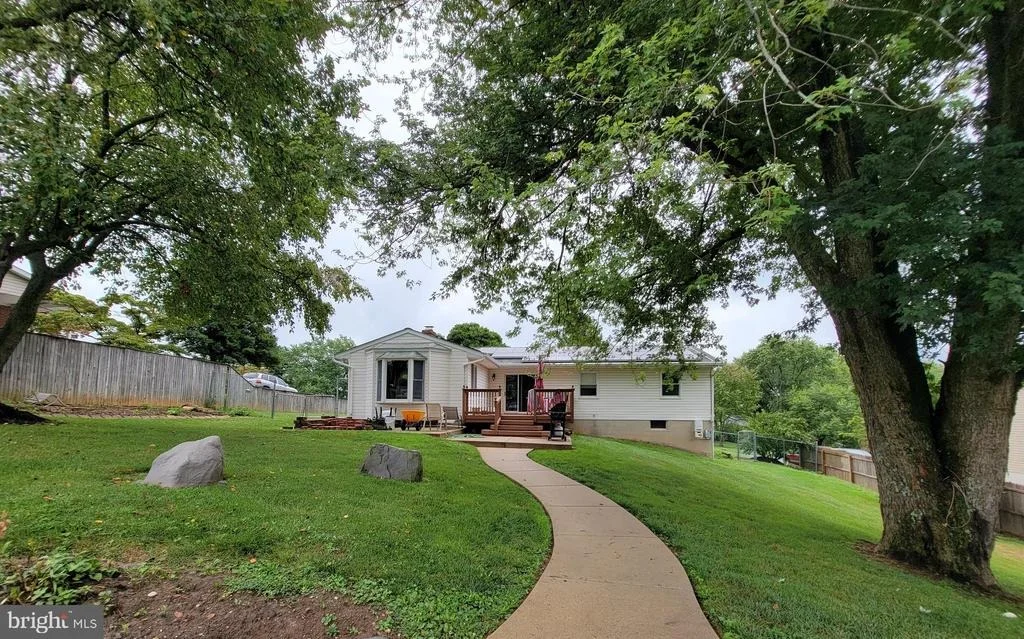 Photo of 5619 MANOR DRIVE