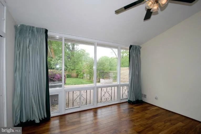 Photo of 11633 VEIRS MILL ROAD