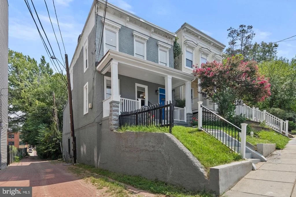 Photo of 1222 TALBERT STREET SE