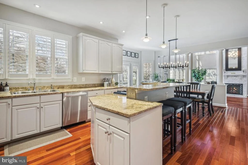 Photo of 10 MAPLECREST COURT