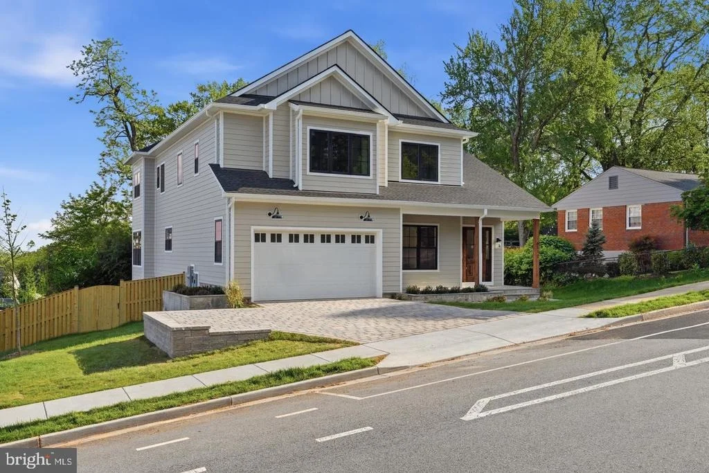 Photo of 6512 WILLIAMSBURG BOULEVARD