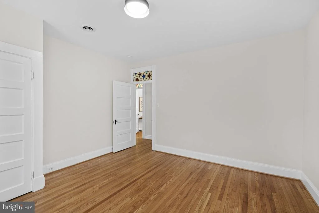 Photo of 702 DEEPDENE ROAD
