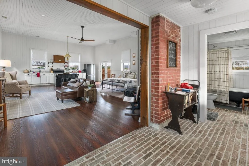 Photo of 1098 REYNOLDS ROAD