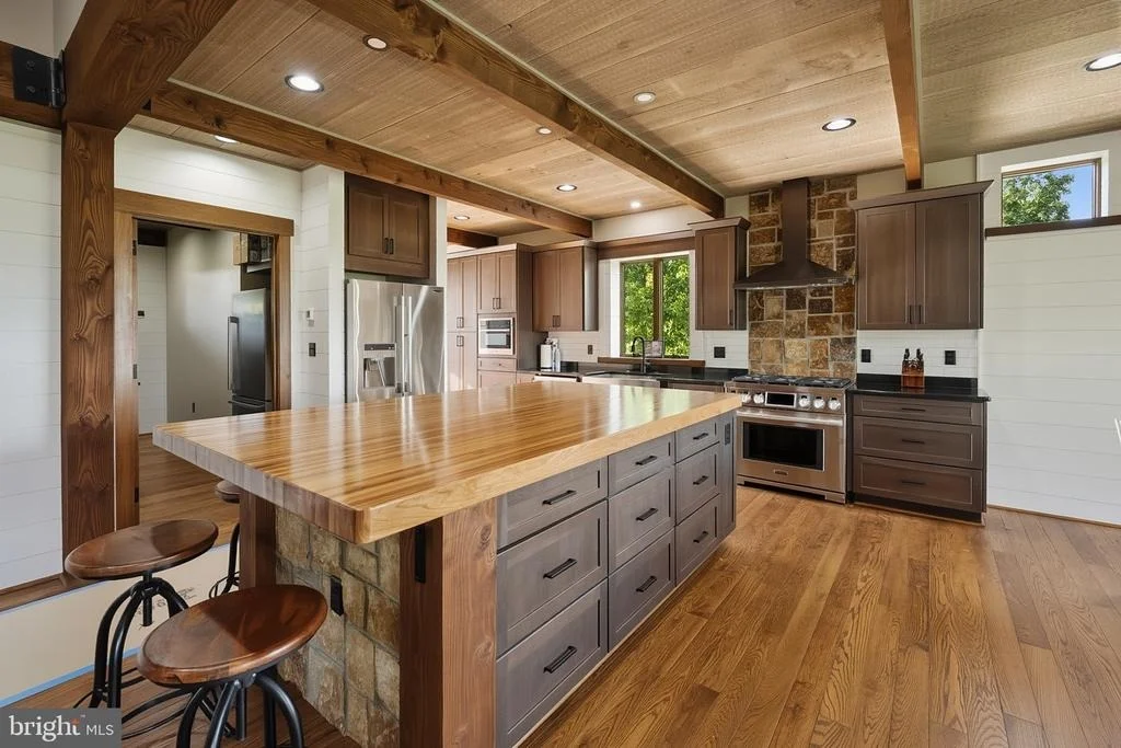 Photo of 415 NAZELROD ROAD