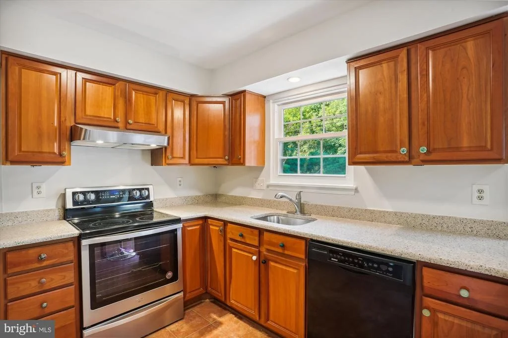 Photo of 927 POINTER RIDGE DRIVE