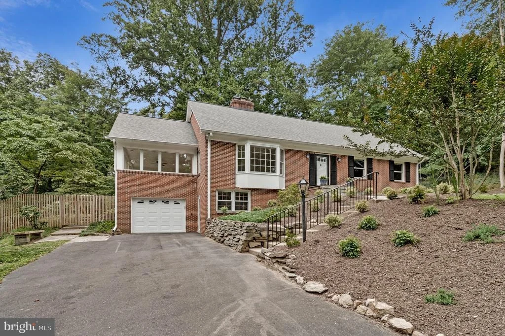 Photo of 2213 APPLE TREE LANE