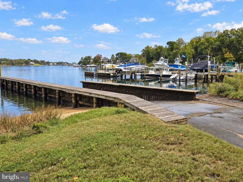 Photo of 575 LAUREL ROAD