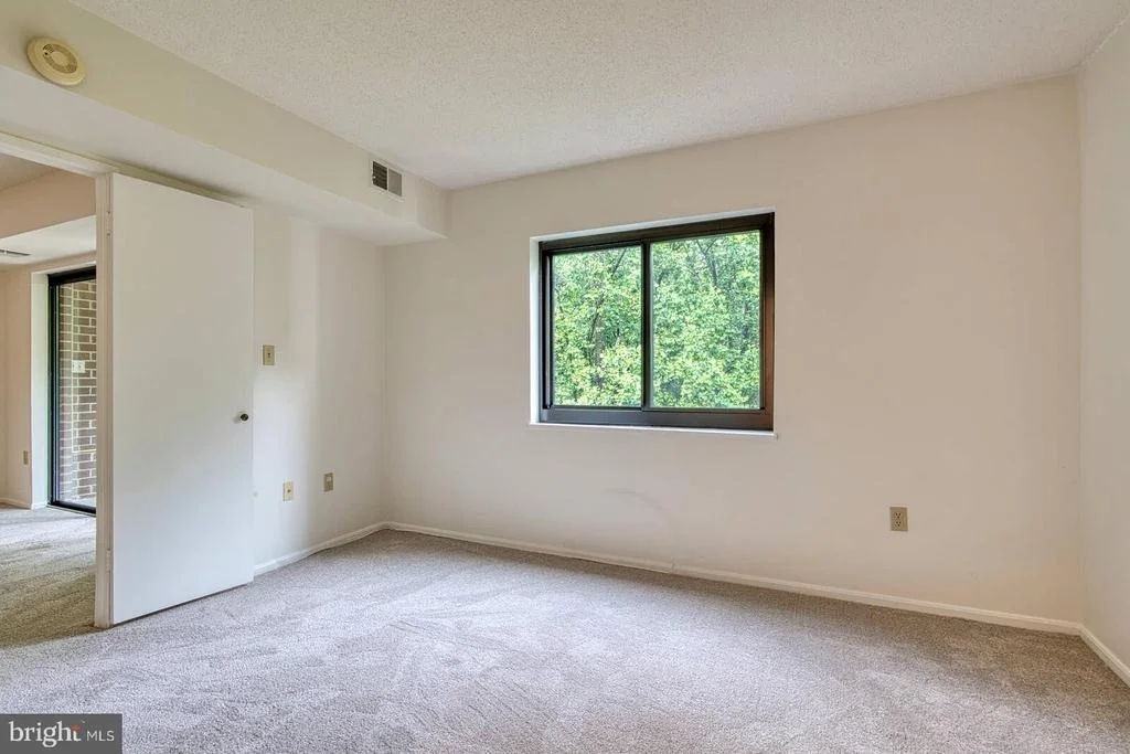 Photo of Unit 3920 at 15115 INTERLACHEN DRIVE
